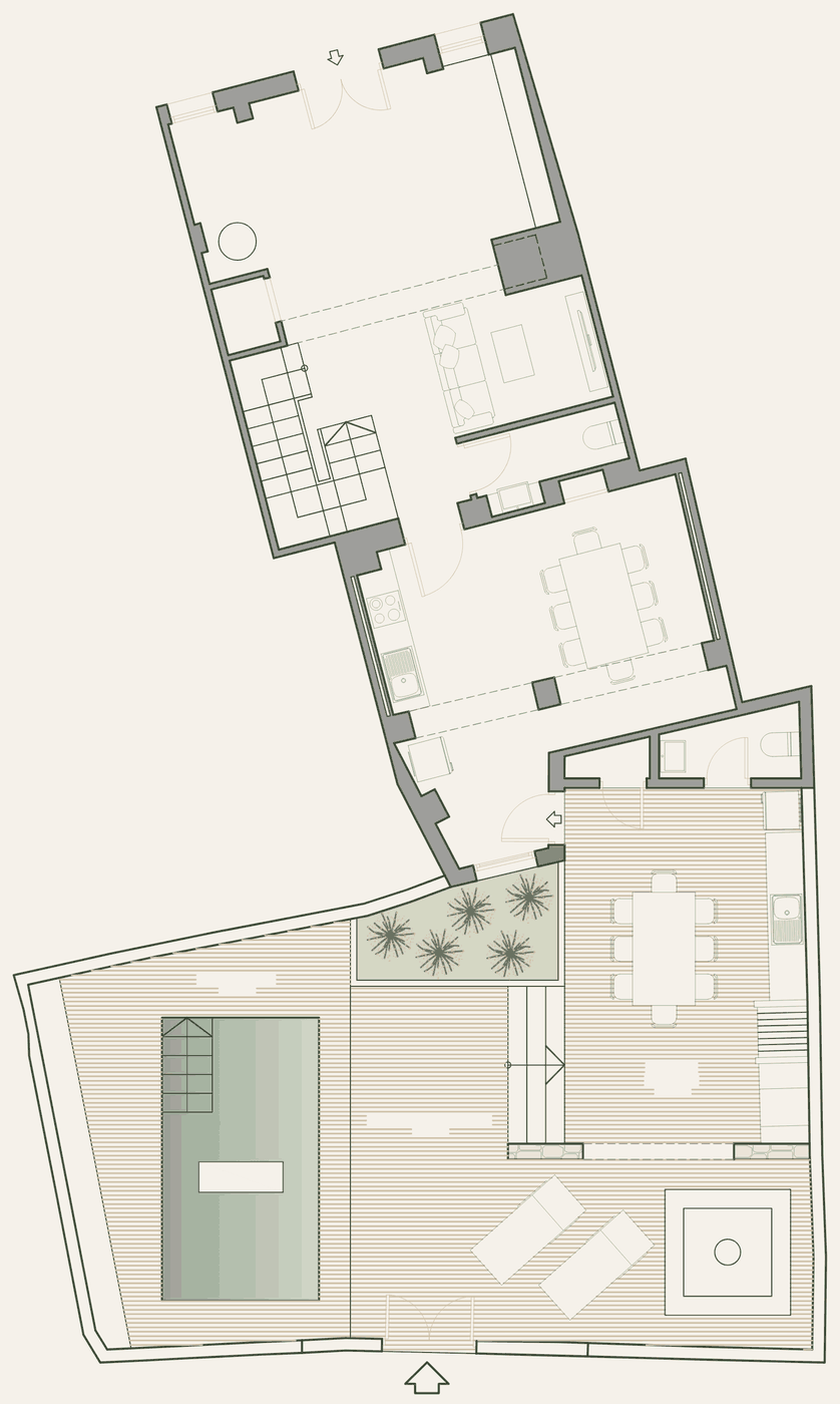 Plan of the ground floor and back courtyard with the pool.